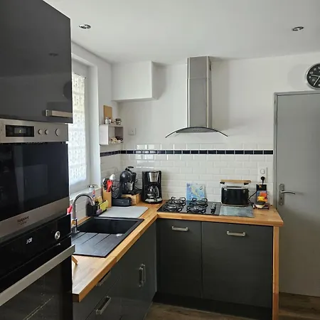 Spacious House In Near The Beaches *