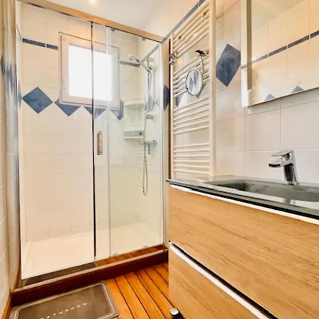 Spacious House In Near The Beaches *