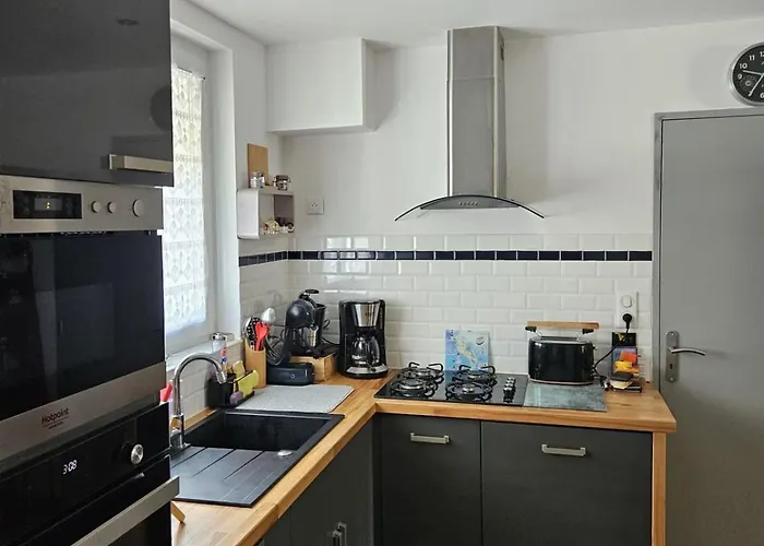 Spacious House In Near The Beaches *